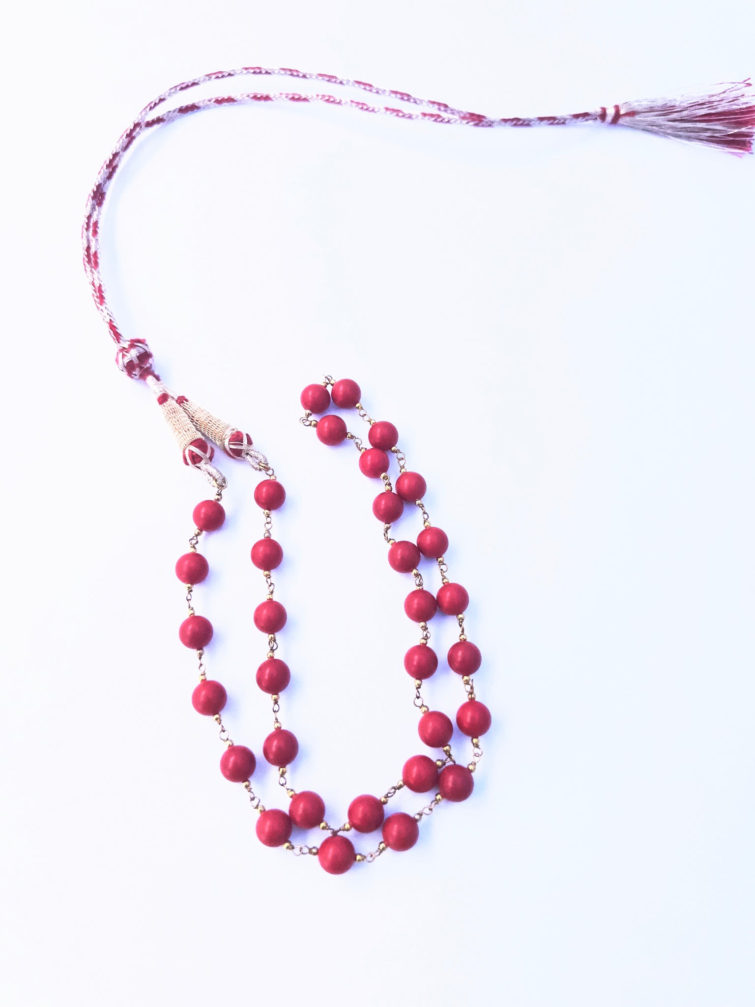  Elegant Taiwan Coral necklace, single strand of smooth round beads, 128 carats of brilliance.